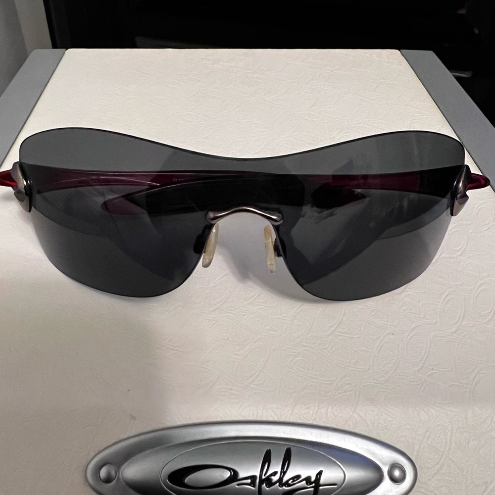 Oakley Compulsive